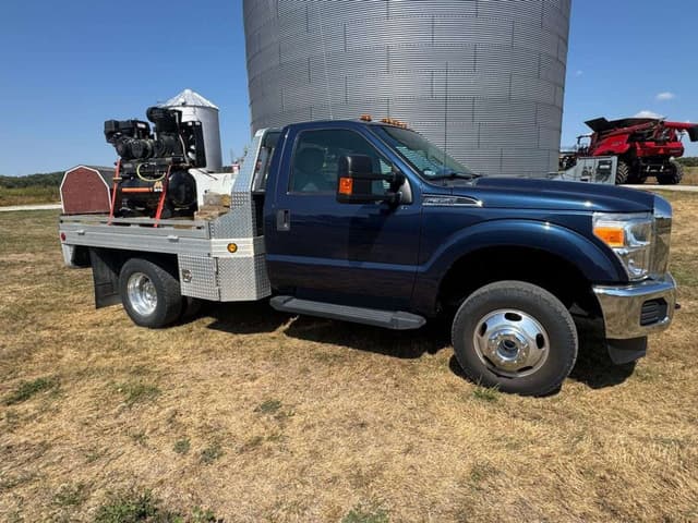 Image of Ford F-350 equipment image 2