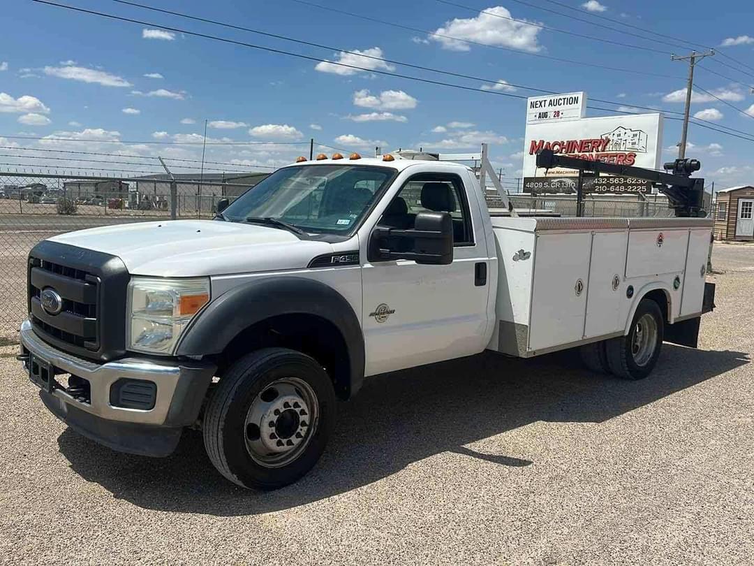 Image of Ford F-450 Primary image