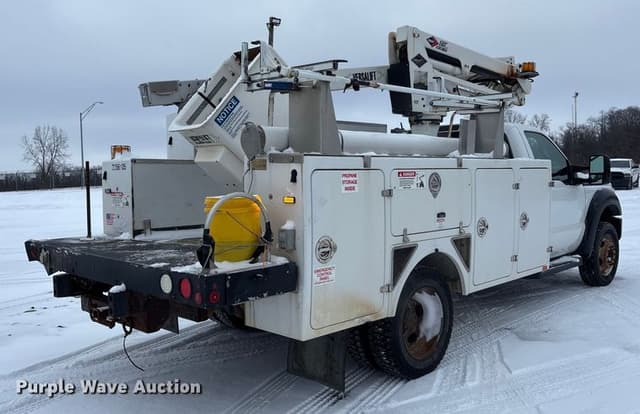 Image of Ford F-450 equipment image 4