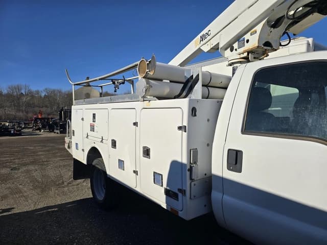 Image of Ford F-450 equipment image 2