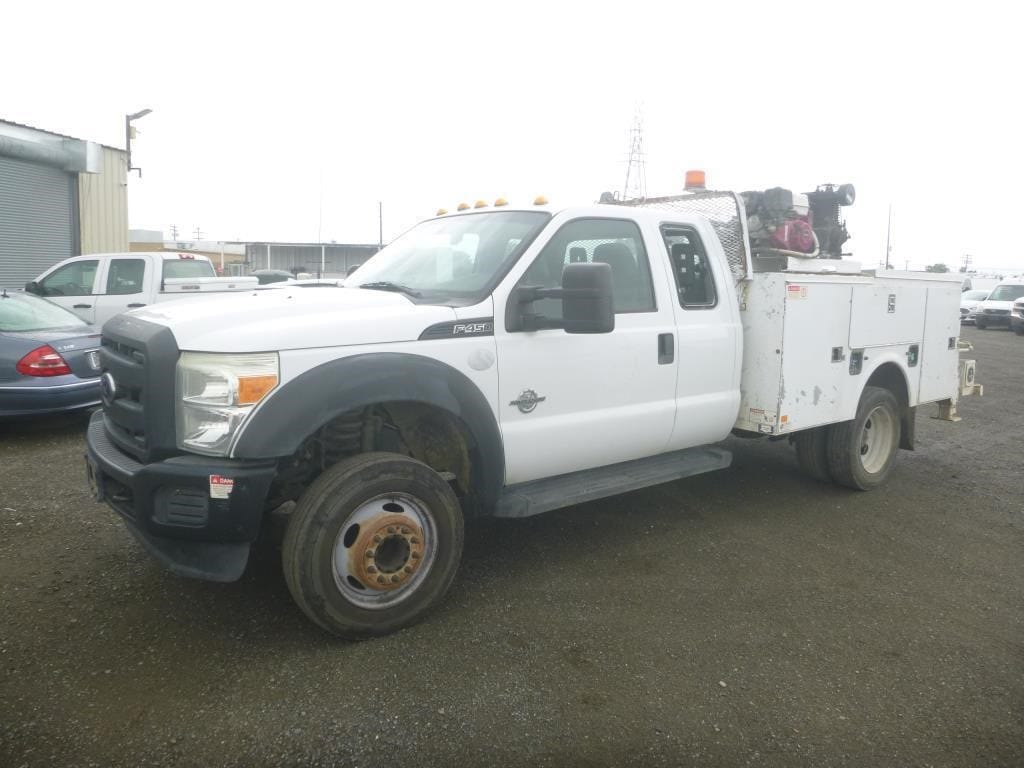 2015 Ford F-450 Equipment Image0