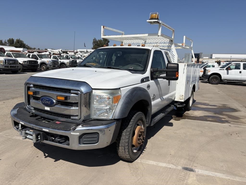 2015 Ford F-450 Equipment Image0