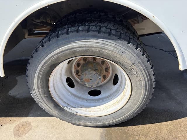 Image of Ford F-450 equipment image 4