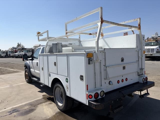 Image of Ford F-450 equipment image 3