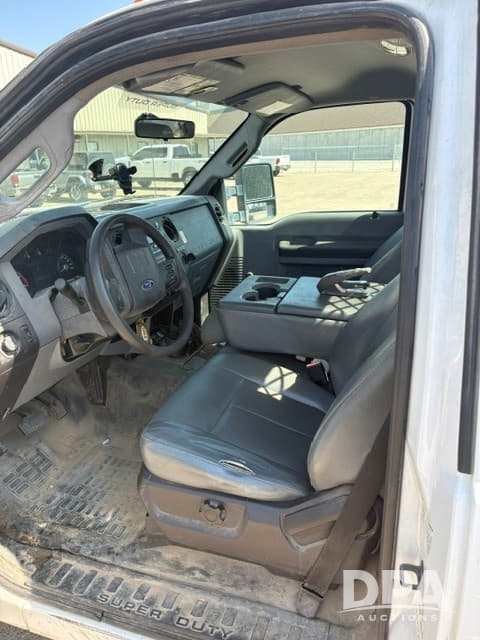Image of Ford F-450 equipment image 4