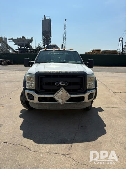 Image of Ford F-450 equipment image 3