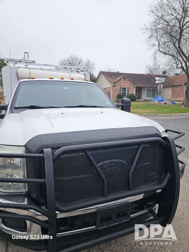 Image of Ford F-450 equipment image 1