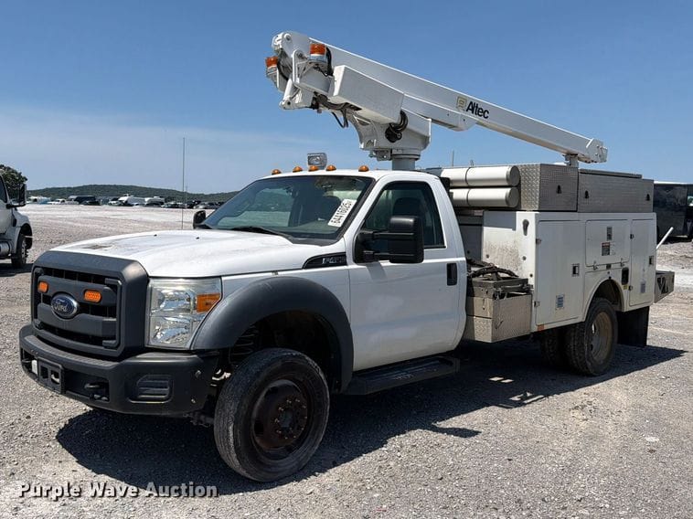 2015 Ford F-450 Equipment Image0