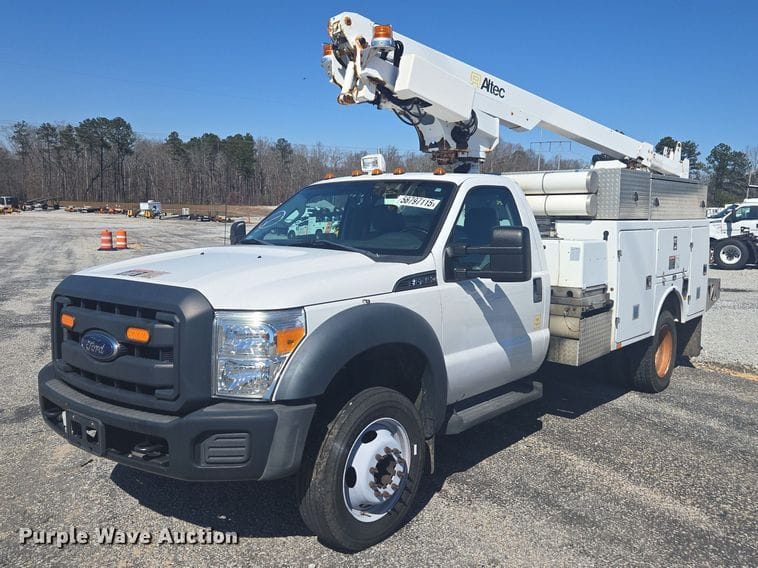 2015 Ford F-450 Equipment Image0