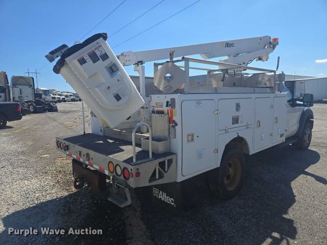 Image of Ford F-450 equipment image 4