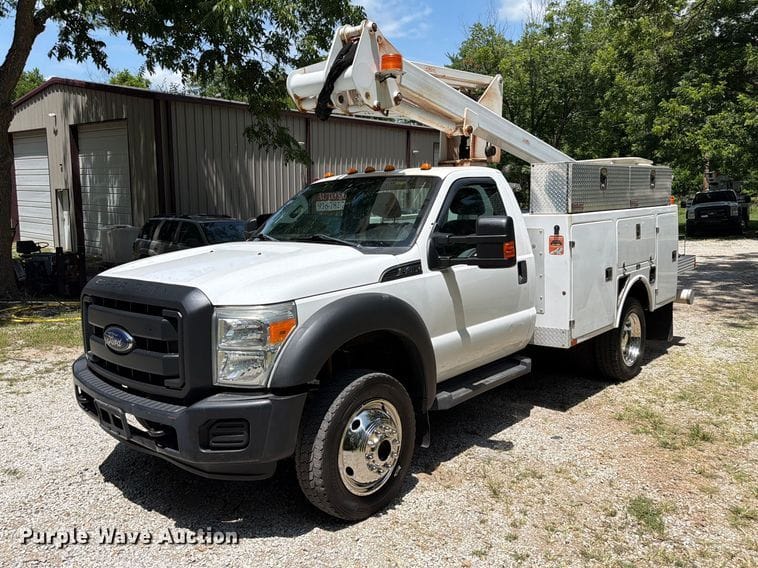 2015 Ford F-450 Equipment Image0