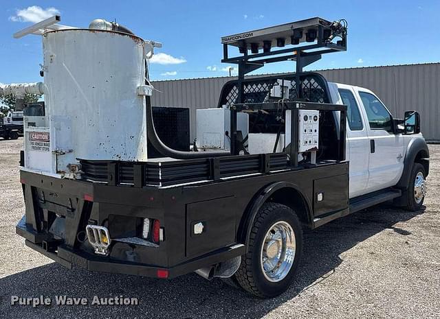 Image of Ford F-450 equipment image 4