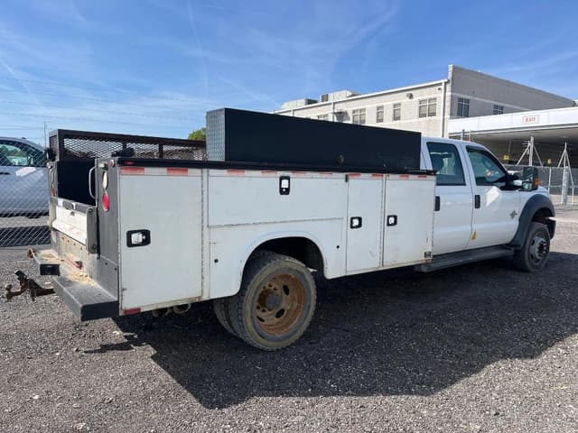 Image of Ford F-450 equipment image 4