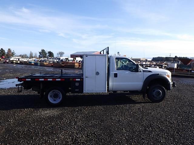 Image of Ford F-550 equipment image 2