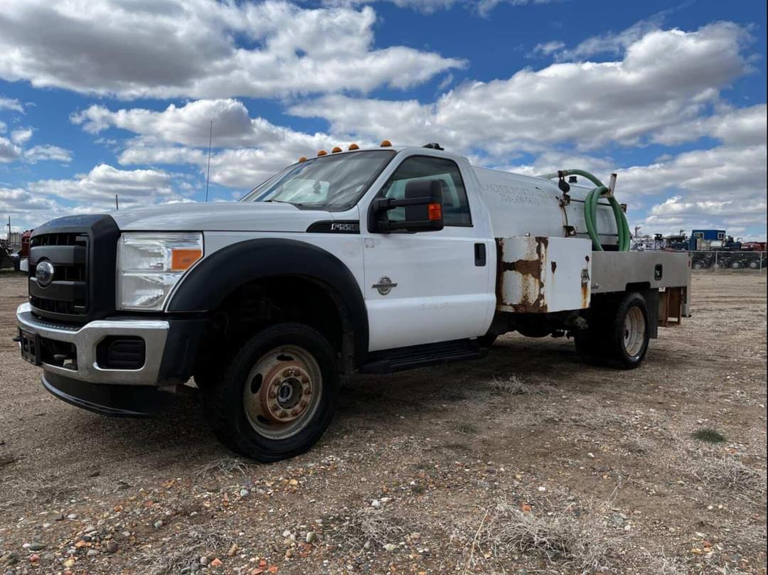 Image of Ford F-550 Primary image