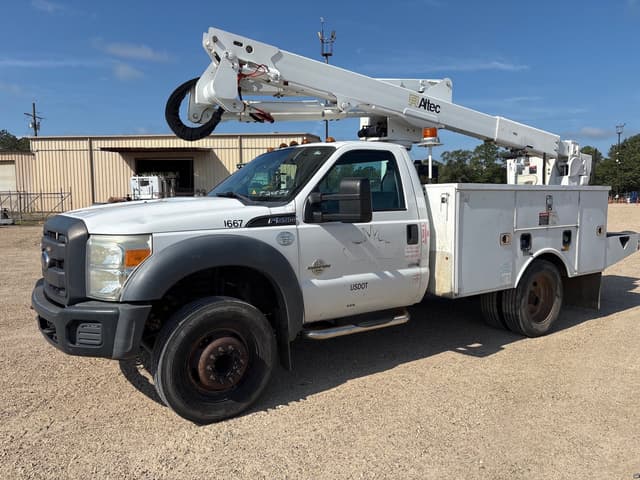 Image of Ford F-550 equipment image 4