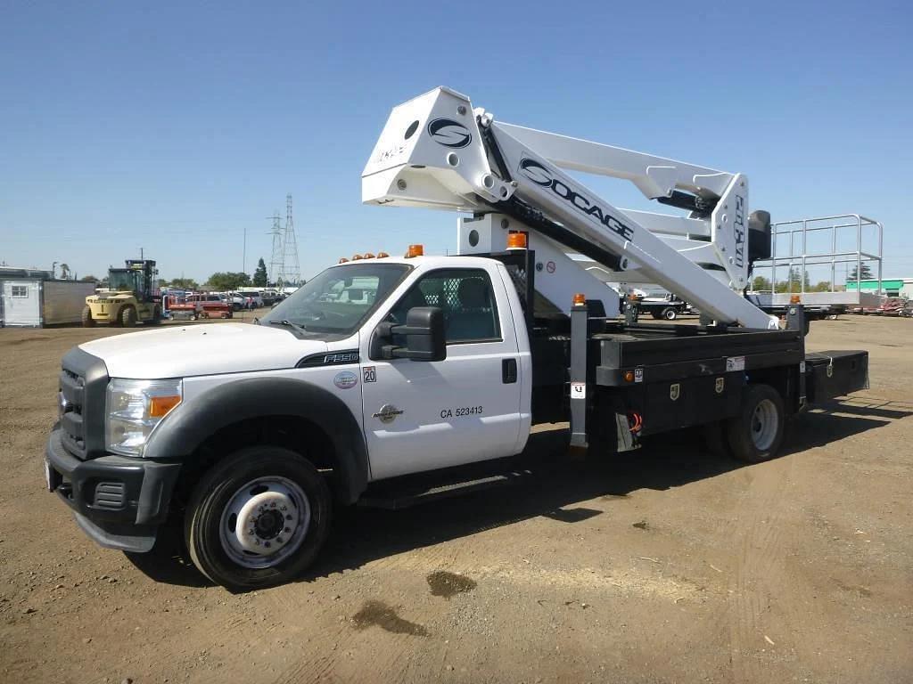 Image of Ford F-550 Primary image