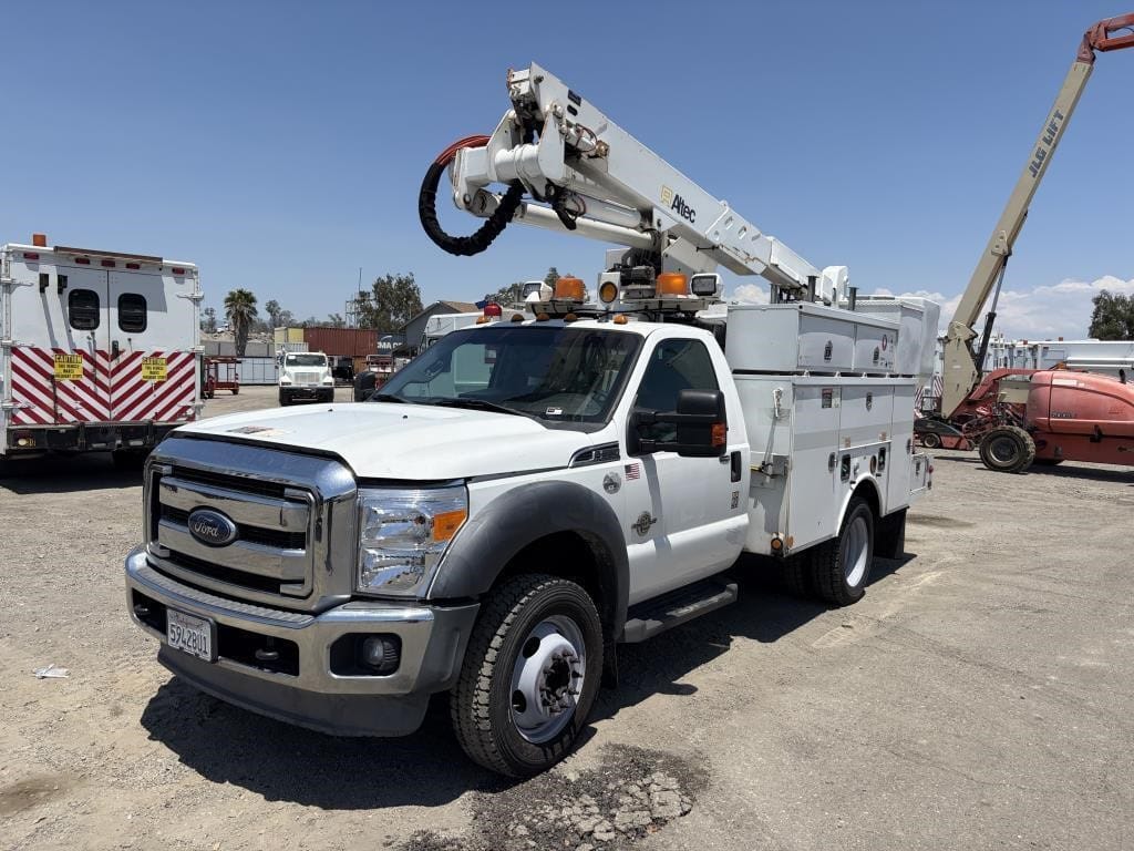 2015 Ford F-550 Equipment Image0