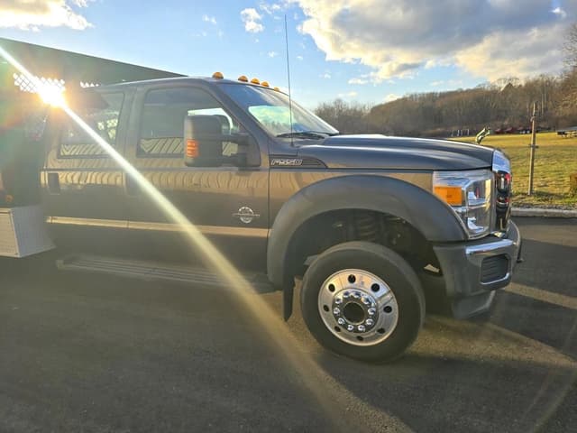 Image of Ford F-550 equipment image 3