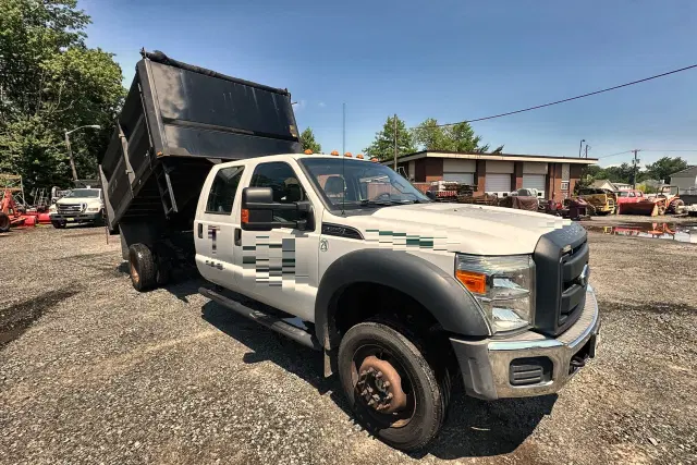 Image of Ford F-550 equipment image 4