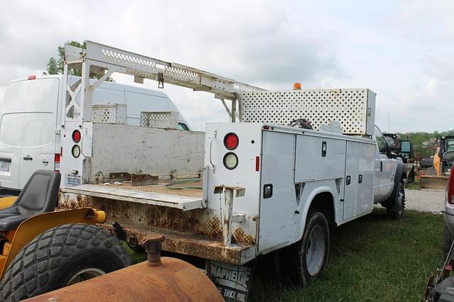 Image of Ford F-550 equipment image 3