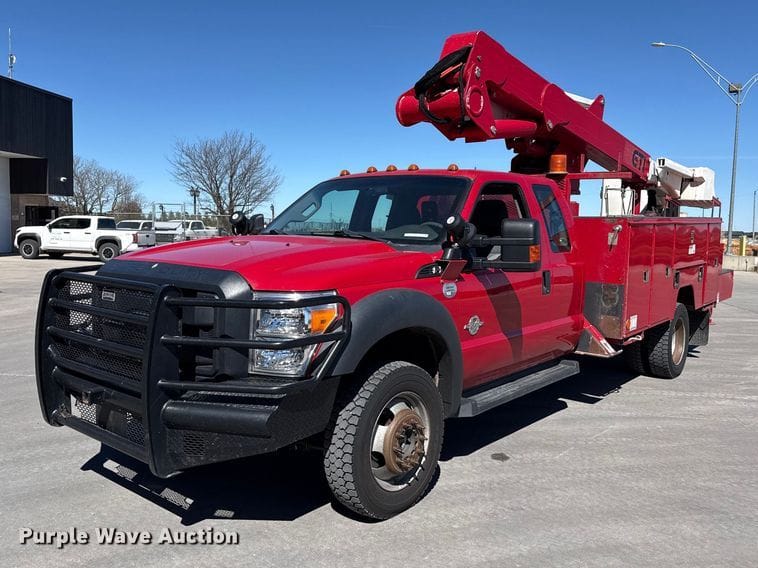 2015 Ford F-550 Equipment Image0