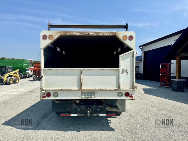Image of Ford F-550 equipment image 3