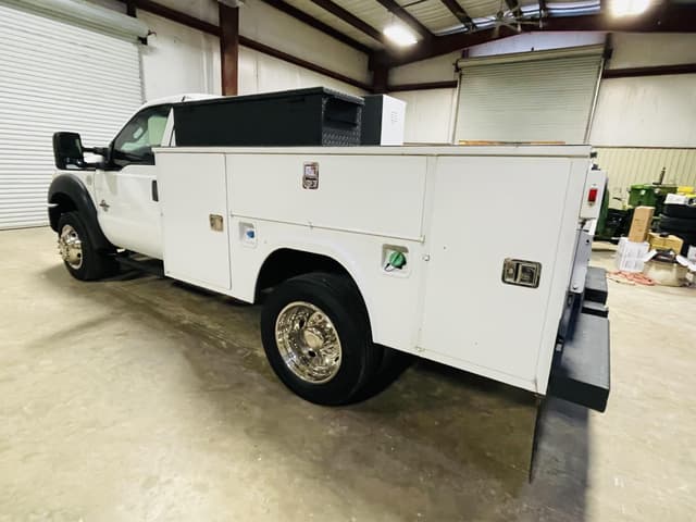 Image of Ford F-550 equipment image 3