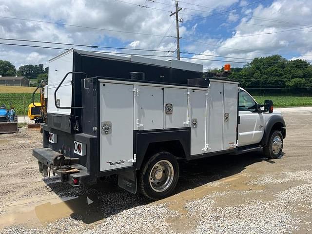 Image of Ford F-550 equipment image 4