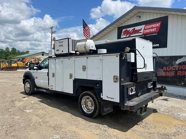 Image of Ford F-550 equipment image 2