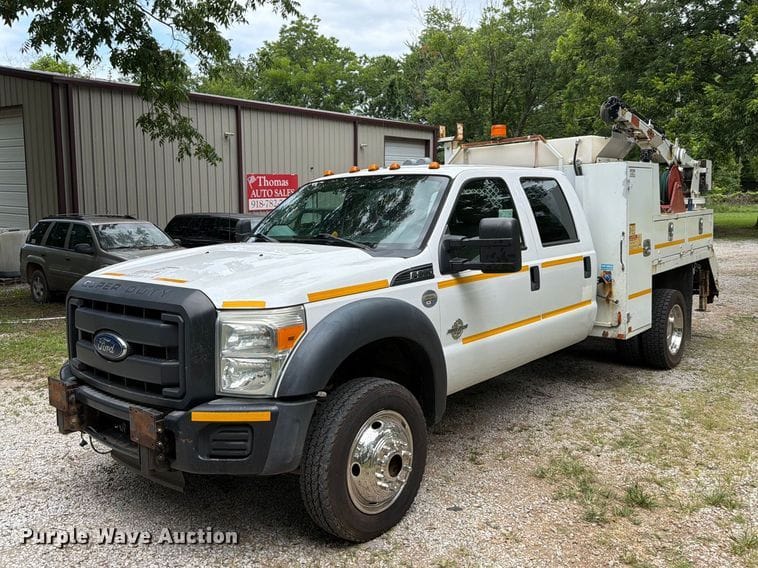 2015 Ford F-550 Equipment Image0