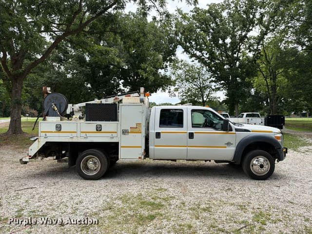 Image of Ford F-550 equipment image 3