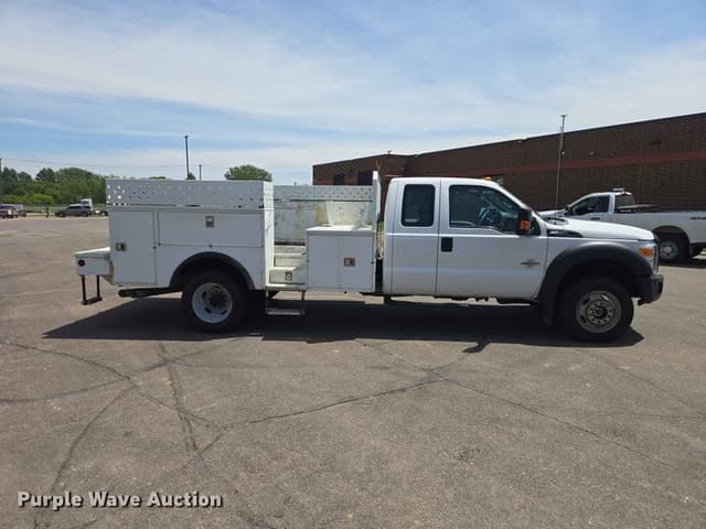 Image of Ford F-550 equipment image 3