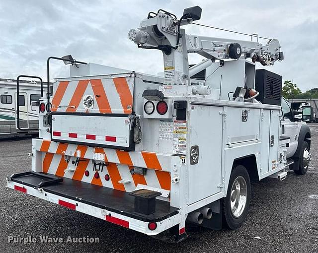 Image of Ford F-550 equipment image 4