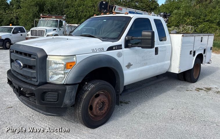 2015 Ford F-550 Equipment Image0
