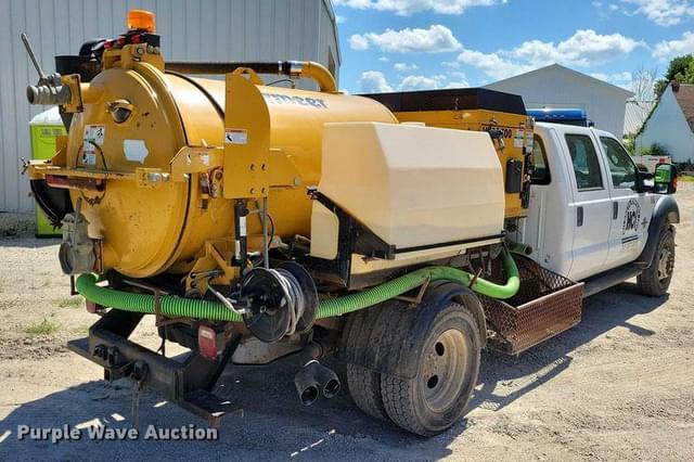 Image of Ford F-550 equipment image 4