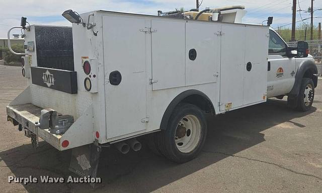 Image of Ford F-550 equipment image 4