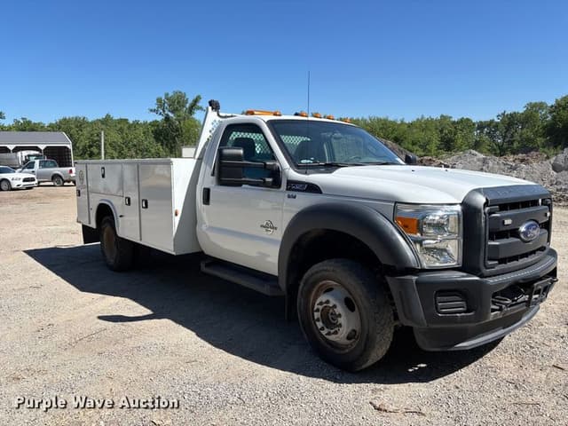 Image of Ford F-550 equipment image 2
