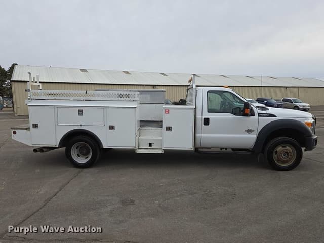 Image of Ford F-550 equipment image 3