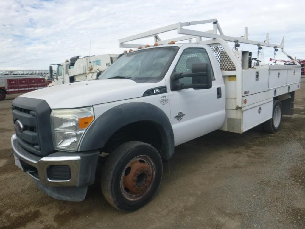 2015 Ford F-550 Equipment Image0
