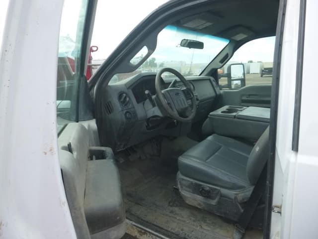 Image of Ford F-550 equipment image 4