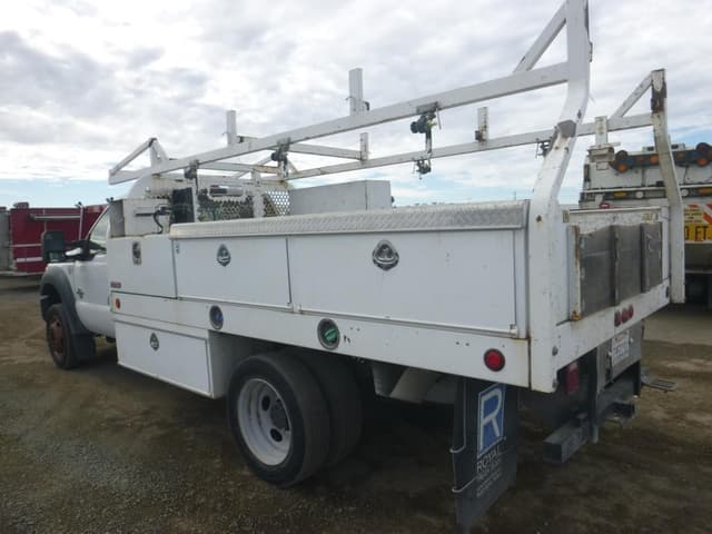 Image of Ford F-550 equipment image 3