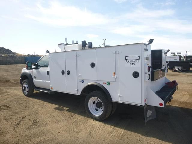 Image of Ford F-550 equipment image 3