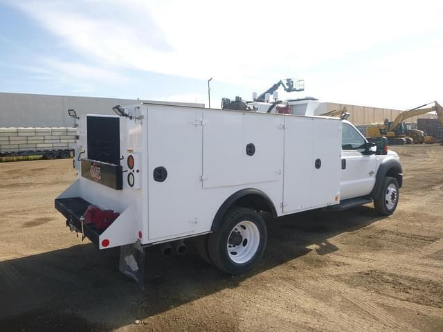 Image of Ford F-550 equipment image 2