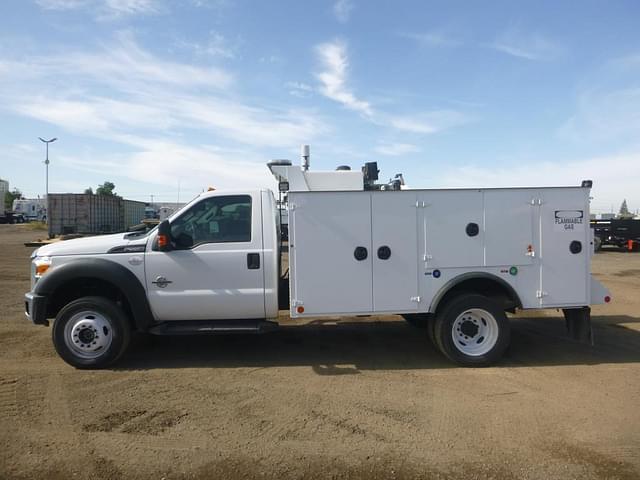 Image of Ford F-550 equipment image 4