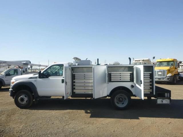 Image of Ford F-550 equipment image 4