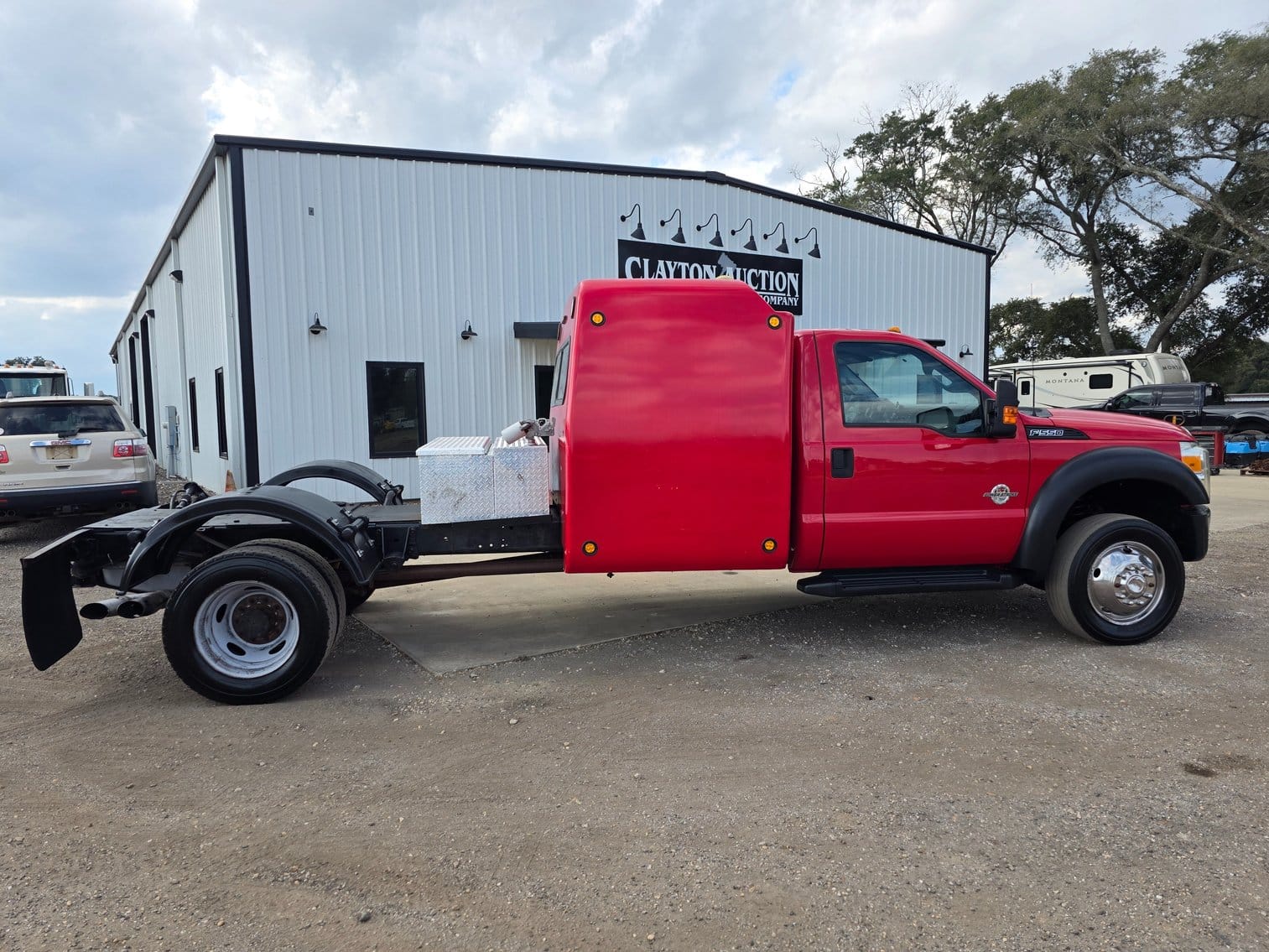 2015 Ford F-550 Equipment Image0