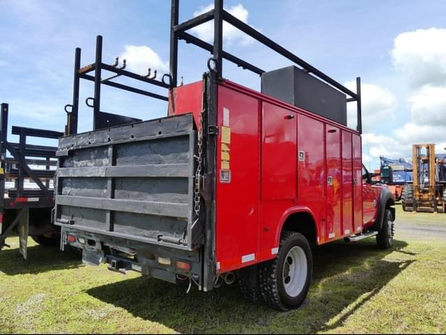Image of Ford F-550 equipment image 2