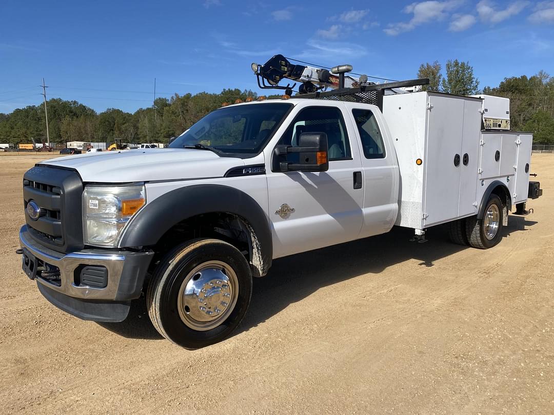 Image of Ford F-550 Primary image