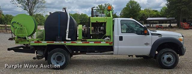 Image of Ford F-550 equipment image 3